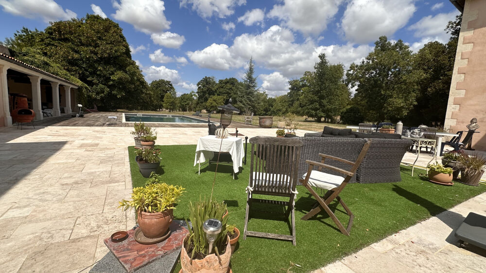  vendre  Proprit/chteau Saint-Jean-d'Angly (17400)