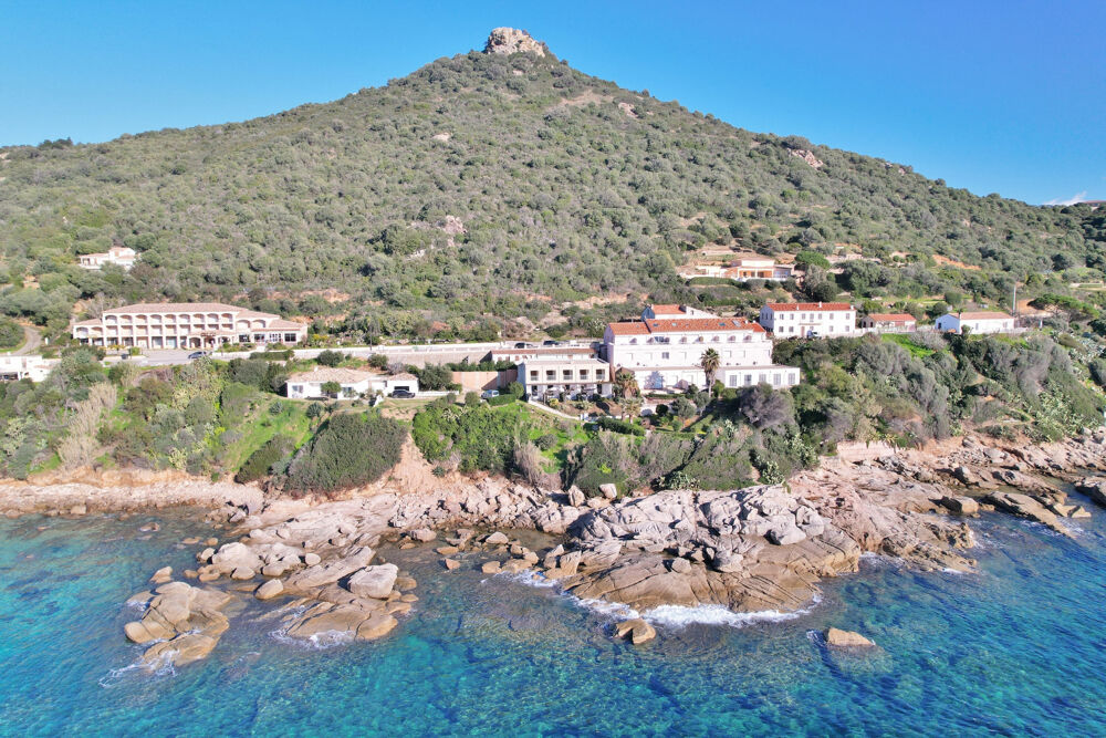 30 minutes d'AJACCIO - Immeuble de 6 appartements pieds dans l'eau