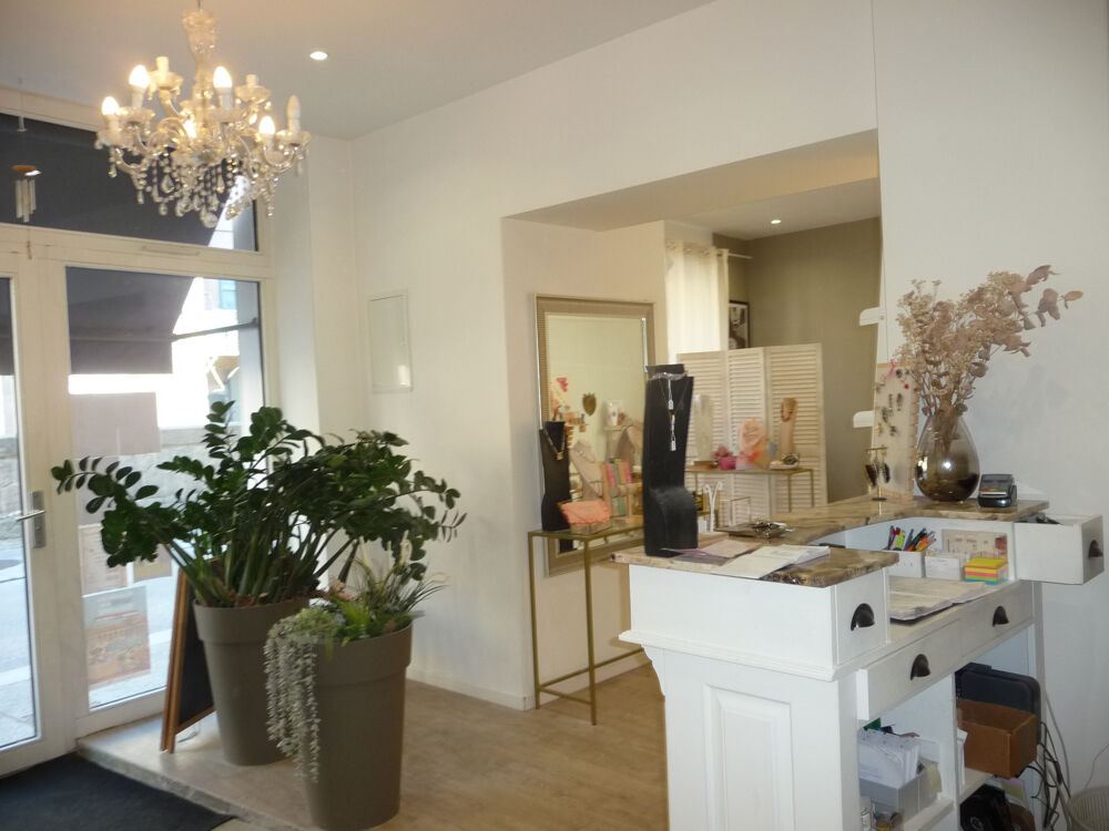   MONTBRISON CENTRE-VILLE   LOCAL COMMERCIAL DE 70 m2  PARFAIT ETAT 