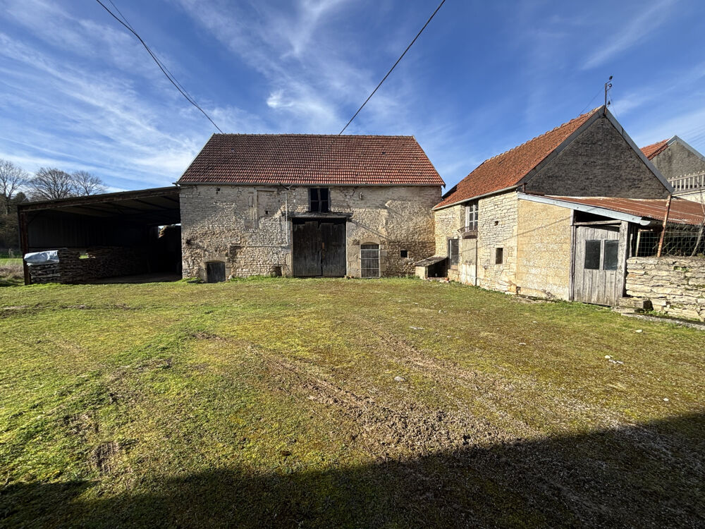 Vente Maison BUNCEY ( proche de CHATILLON SUR SEINE) corps de ferme avec habitation et bâtiments sur 2400m2 Buncey
