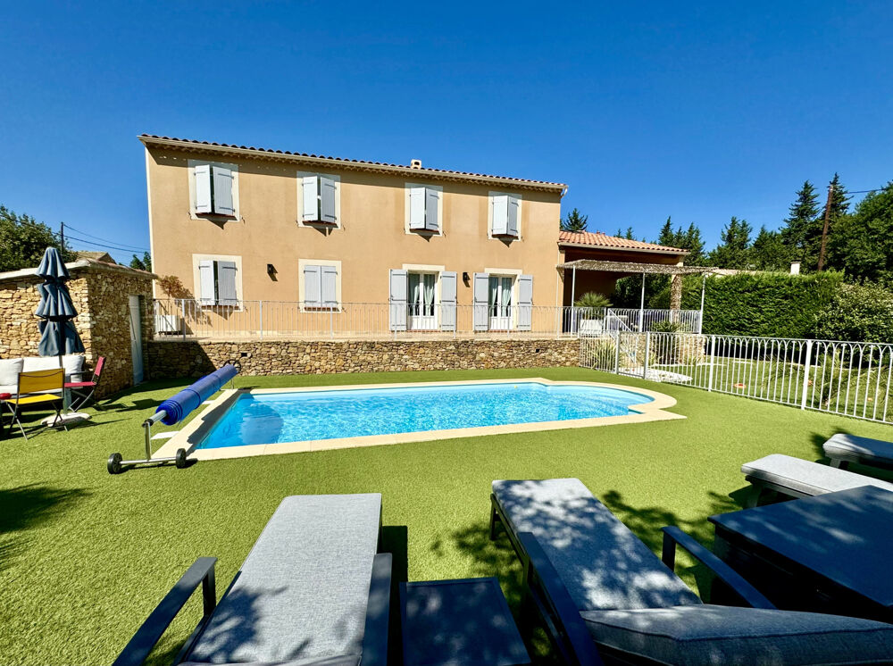 Villa avec piscine 200 m2 sur 3000 m2 de terrain.