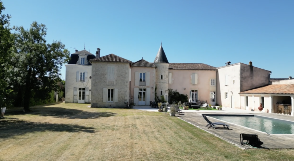  vendre  Proprit/chteau Saint-Jean-d'Angly (17400)
