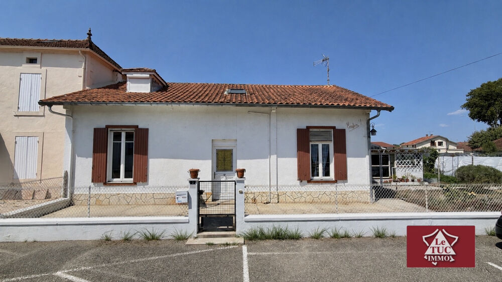 Maison en pierre rénovée avec jardin et garage