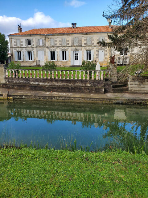   Maison, 10 pi�ces, surface de 247 m2  sur terrain de 15057 m2, situ�e tout proche de Mirambeau. Maison - 10 pi�ce(s) - 247 m�