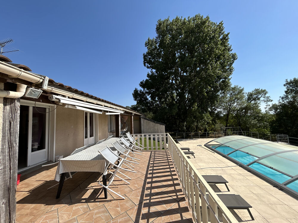 Belle villa avec piscine couverte sur 6.500m2 du terrain