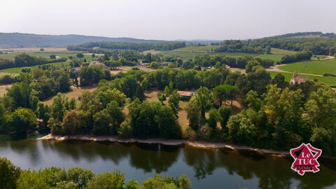   Propri�t� 5 chambres au bord du lot avec d�pendance et garage. Maison - 8 pi�ce(s) - 220 m�