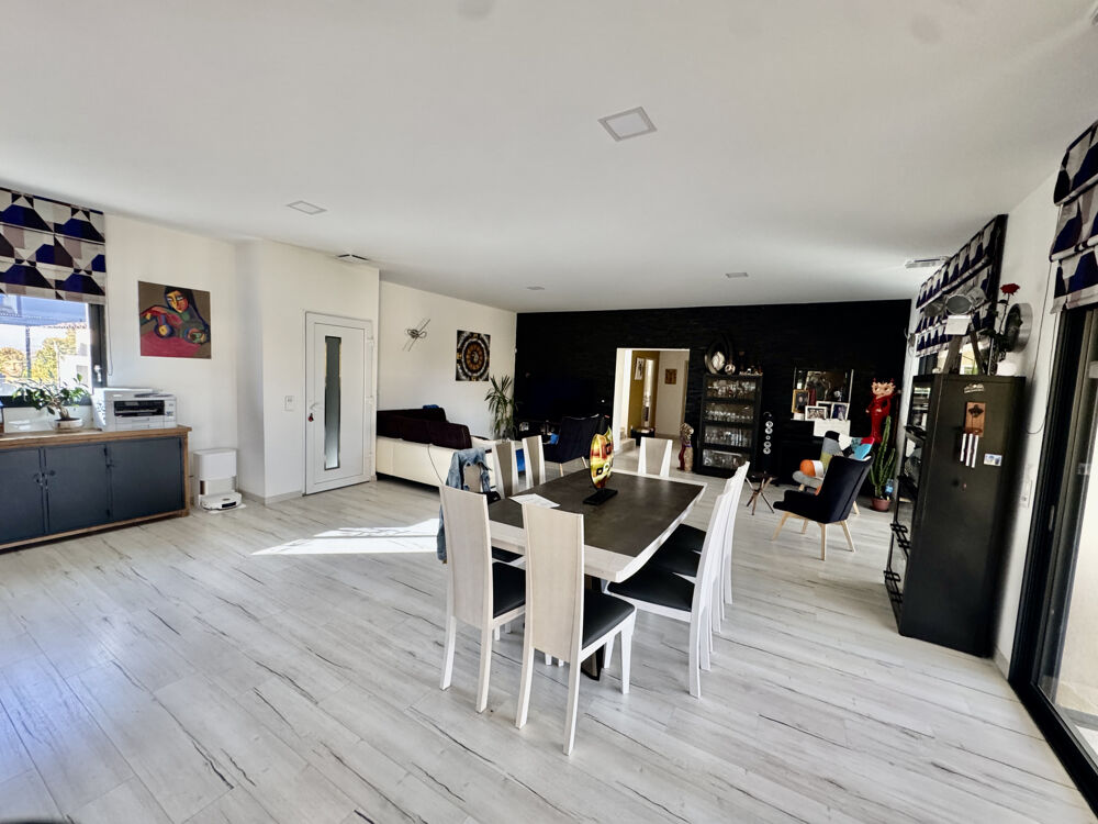 Villa contemporaine 203 m2 avec piscine et garage