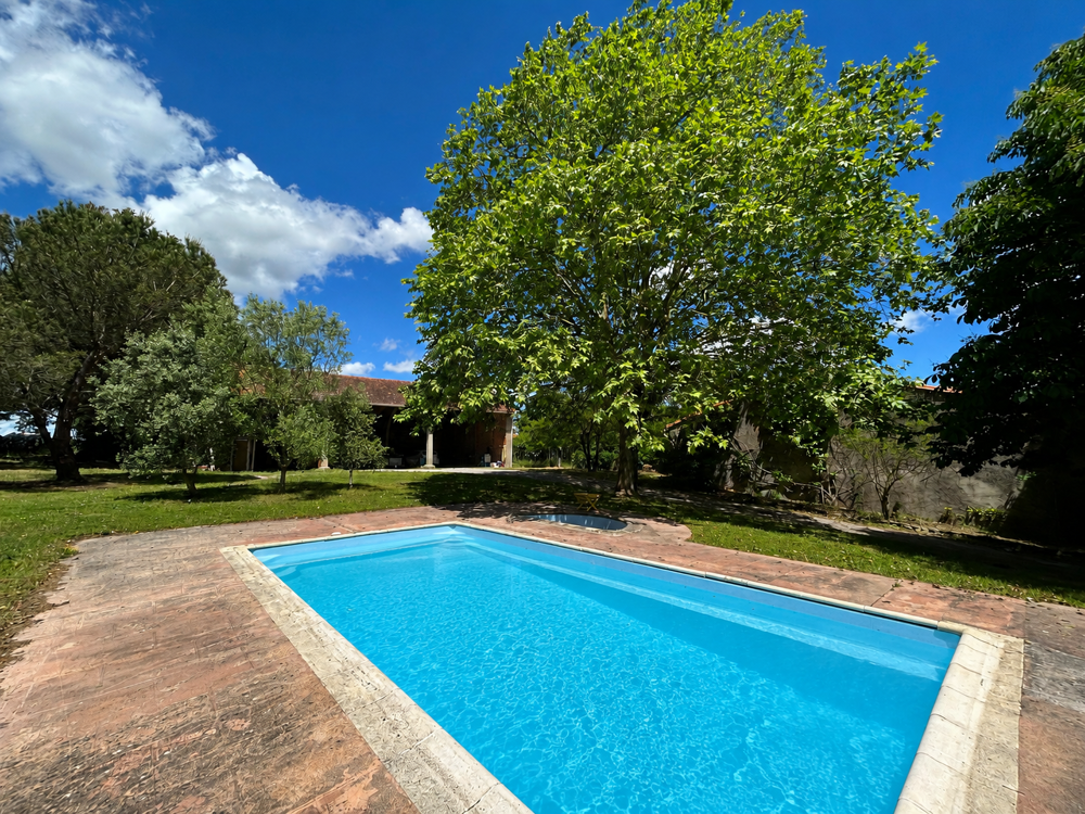 Maison 10 pièces 360 m² · à La Cassaigne · 360 m² · 483 000 €