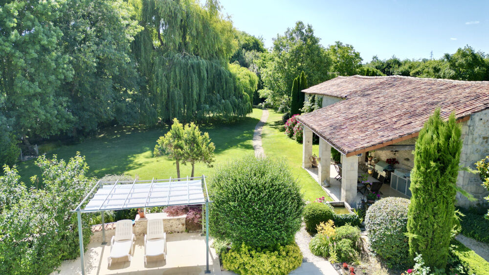 à vendre  Propriété/château Saint-Jean-d'Angély (17400)