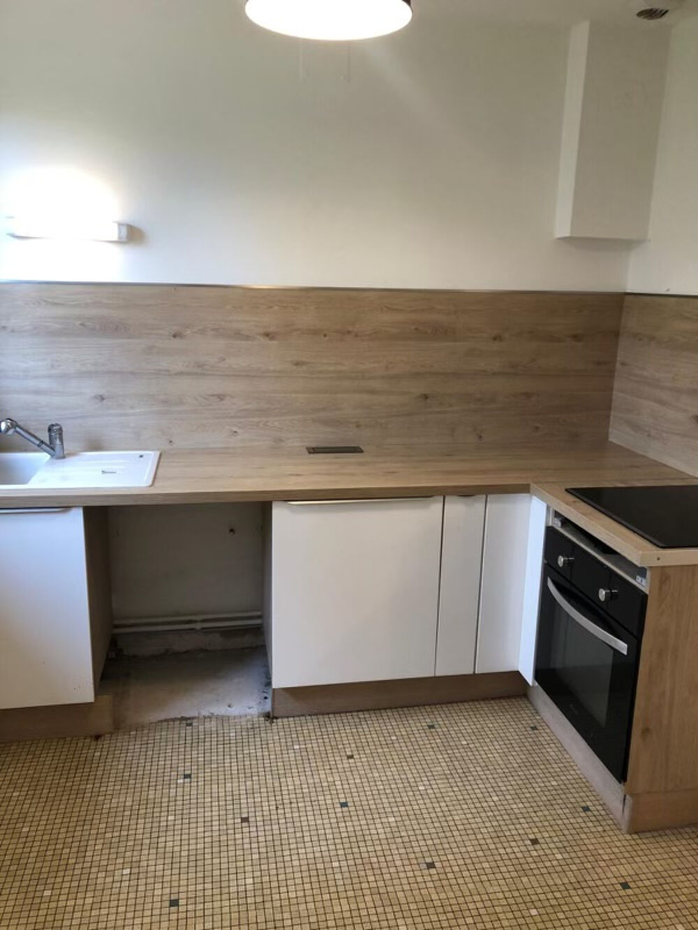 Location Appartement AMBERIEU EN BUGEY - Appartement T4 de 80 m2 au 1er étage (sans ascenseur) avec buanderie, loggia et garage Amberieu en bugey