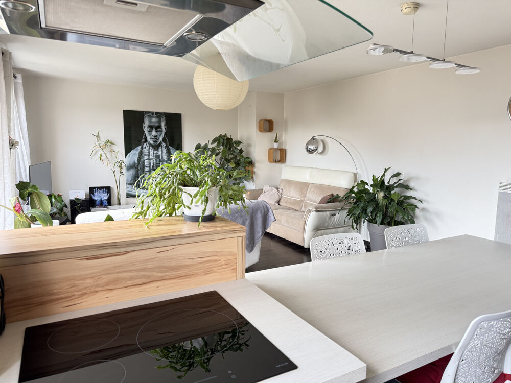 Vente Appartement Limite Lyon 8 T4 dernier étage avec Terrasse Parking fermé et cave Lyon 8