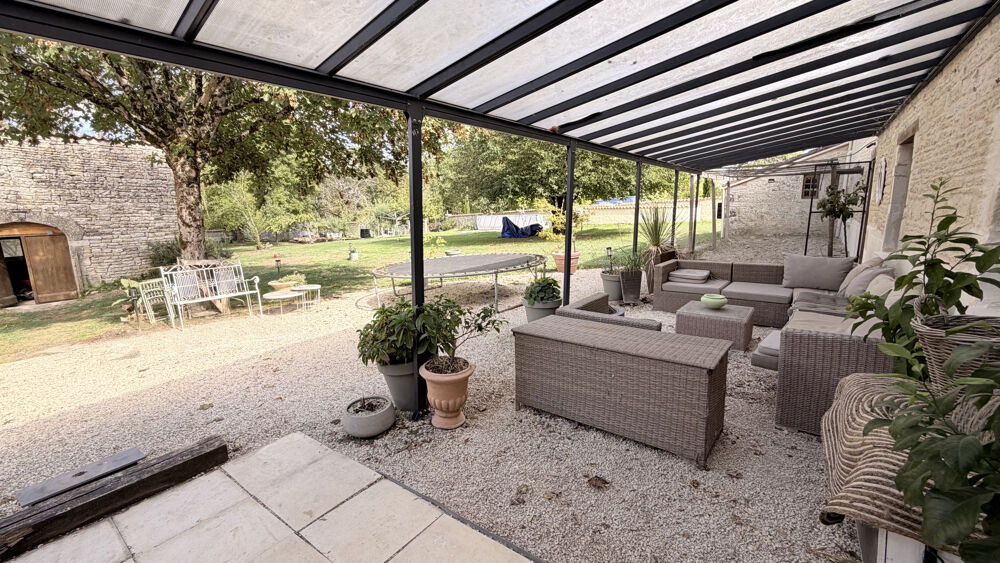 à vendre  Propriété/château Matha (17160)