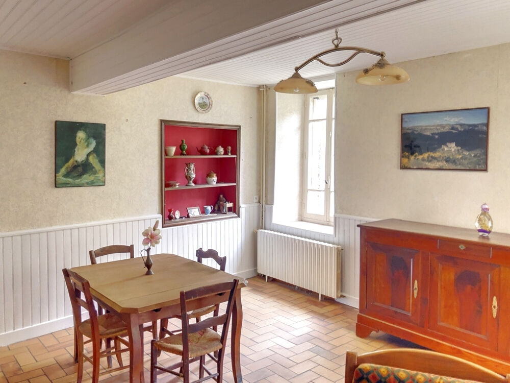 Au coeur d'un village de caractère dans la montagne noire, avec toutes commodités, maison avec cour