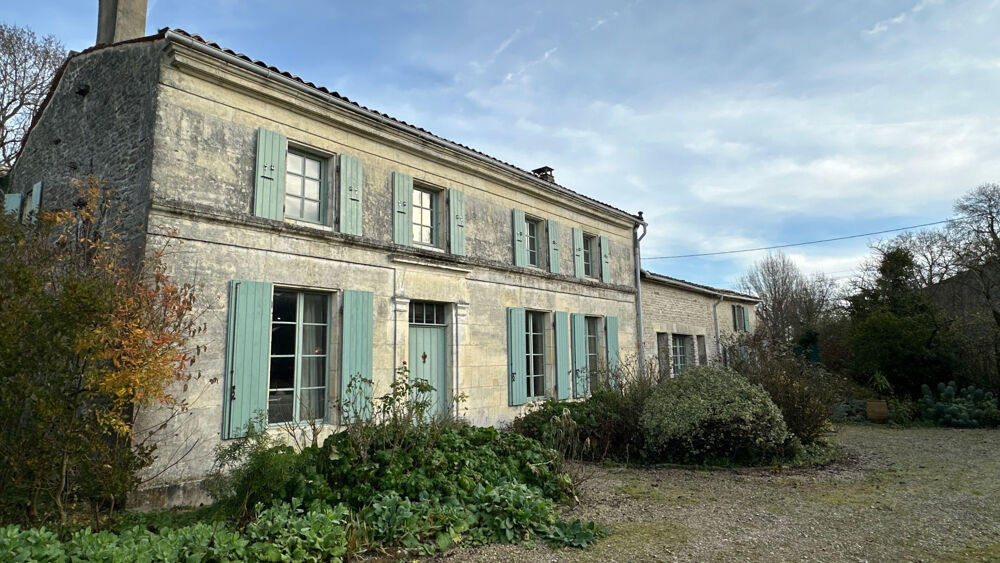 Maison 8 pièces 267 m² · à Blanzac les Matha · 267 m² · 318 000 €