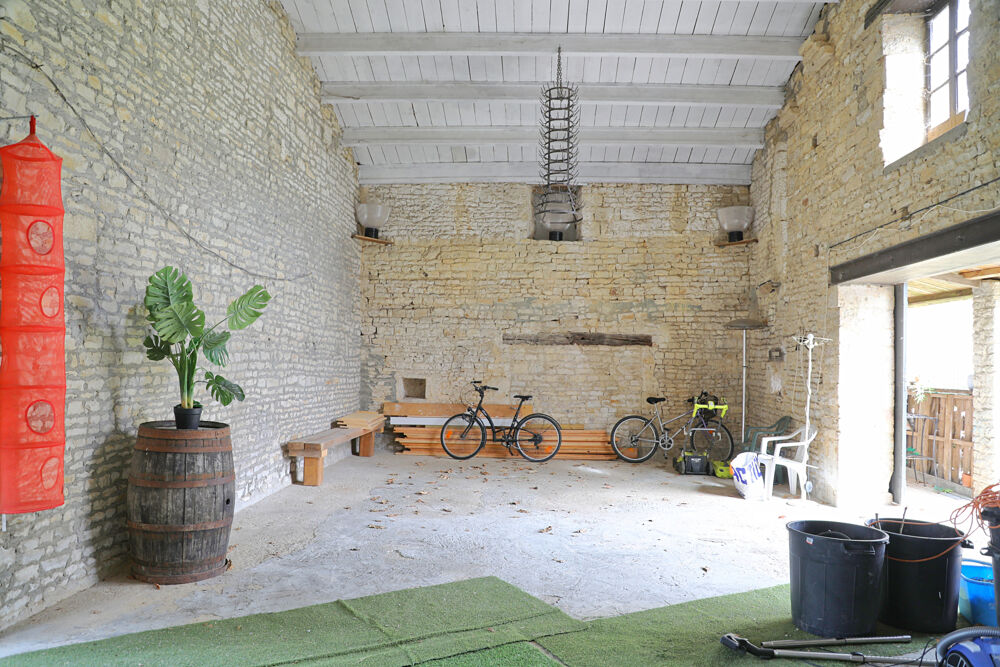 � vendre  Propri�t�/ch�teau Benon (17170)