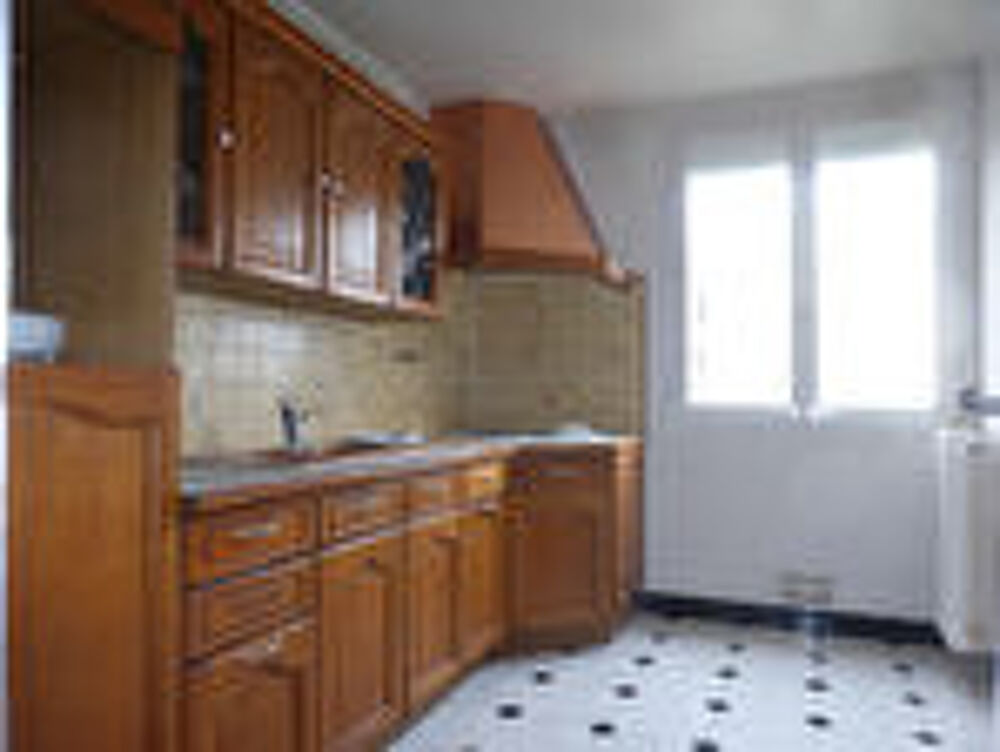 Vente Appartement TRES BEL APPARTEMENT RENOVE AU 2 ETAGE D' UN IMMEUBLE DE STANDING AVEC GARDIEN AU CALME A 10 MN EN BUS DU CEN Beauvais