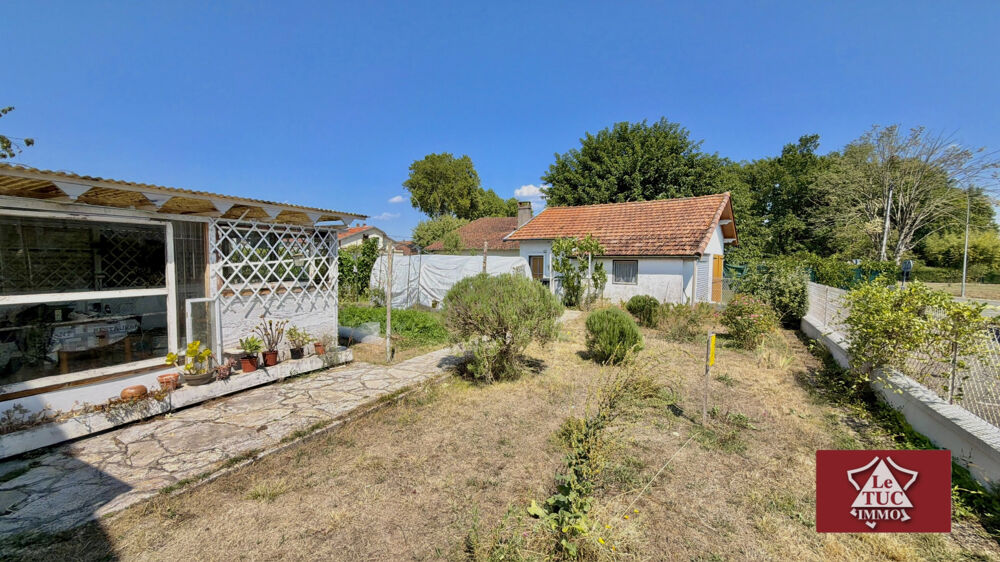 Maison en pierre rénovée avec jardin et garage