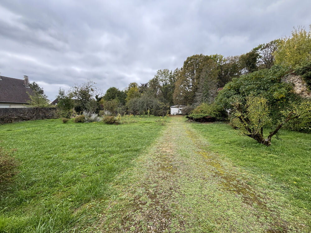 CHATILLON SUR SEINE : Maison de 1930 de plain pied avec 2700m2 de terrain , atelier, bûcher et dépendance