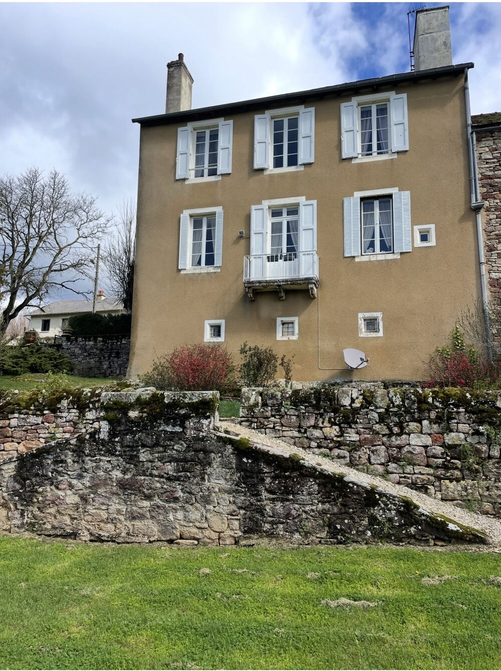 Maison de caractère 180 m2 à 10 MINUTES DE RODEZ