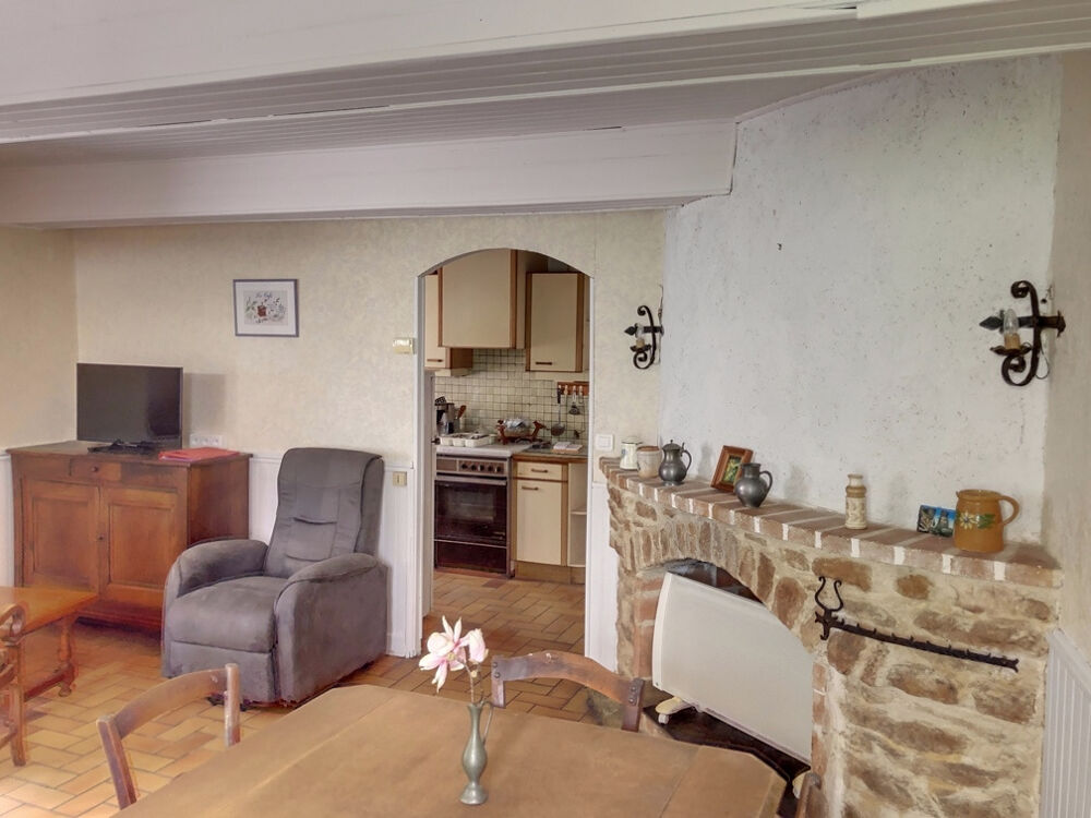Au coeur d'un village de caractère dans la montagne noire, avec toutes commodités, maison avec cour