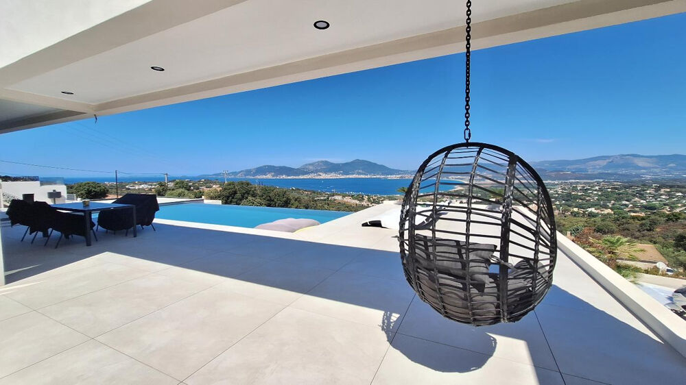 Propriété contemporaine récente avec vue mer et piscine - Porticcio
