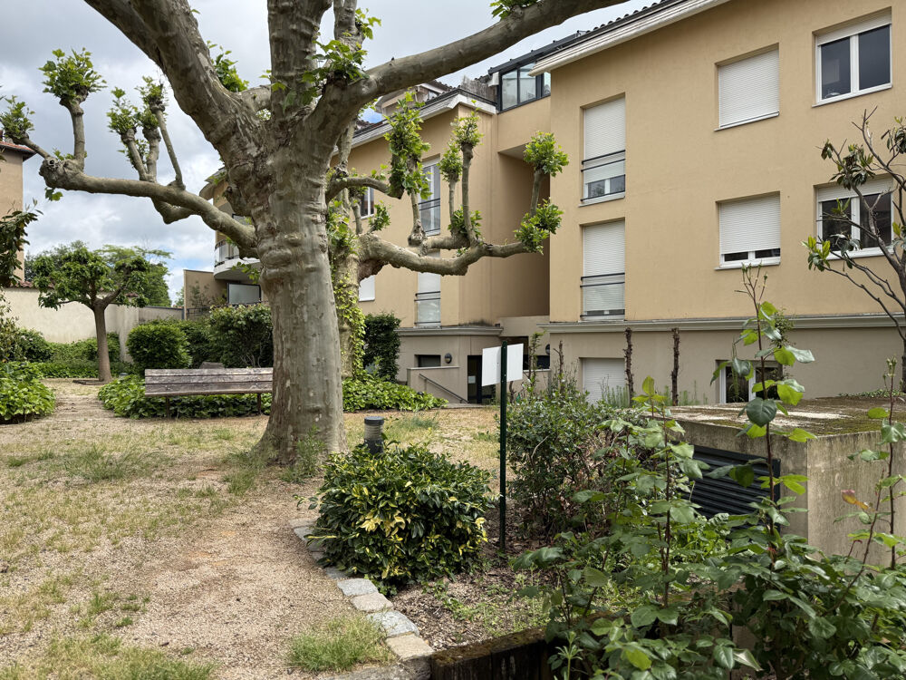 Centre de Grezieu La Varenne T2 avec Garage.