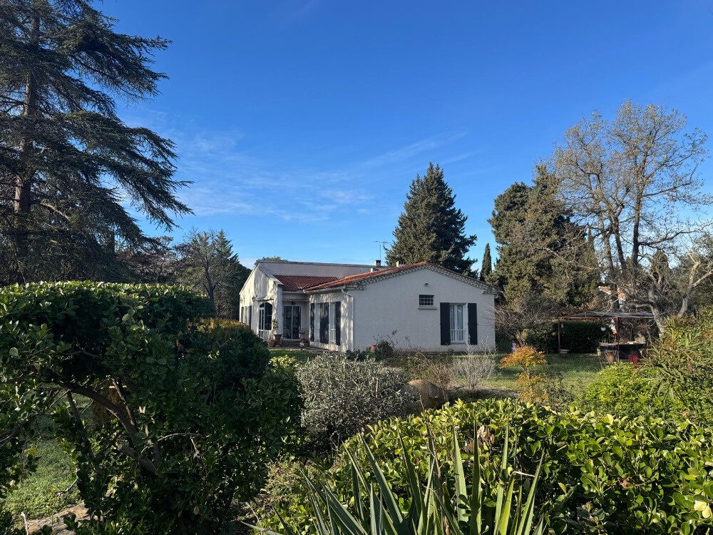 La maison est belle. Le terrain est exceptionnel.