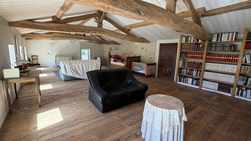 à vendre  Propriété/château Saint-Jean-d'Angély (17400)