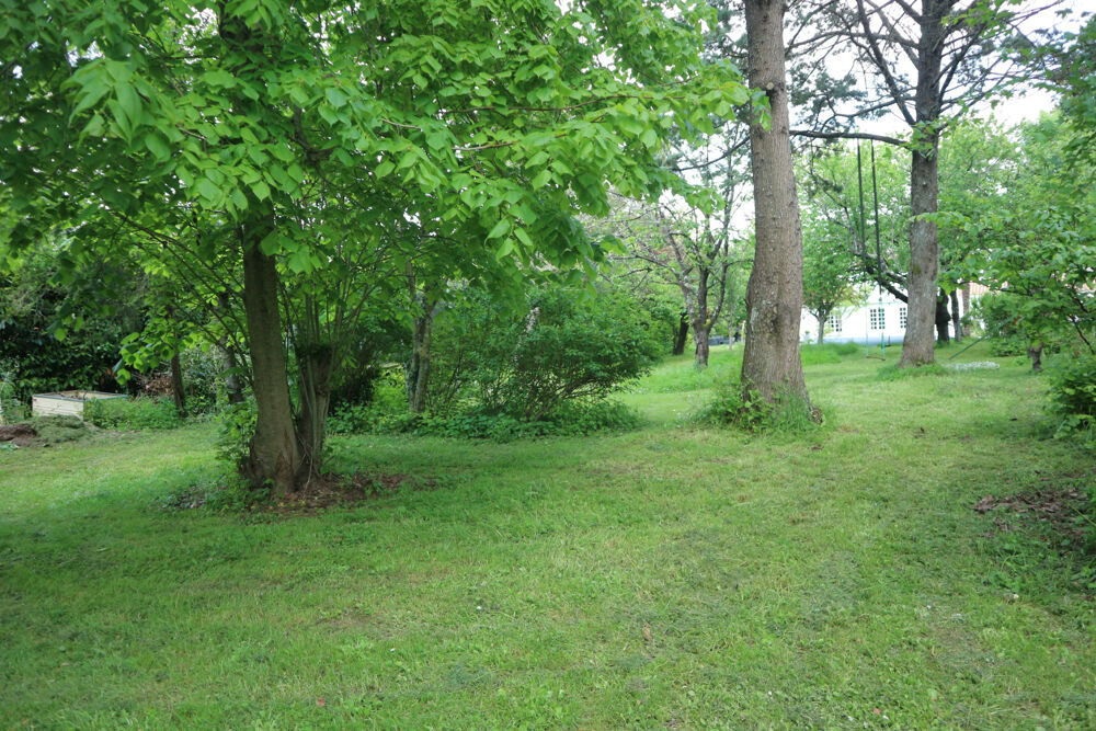 Vente Terrain MAGNIFIQUE TERRAIN CONSTRUCTIBLE, DANS PROPRIETE D'EXCEPTION, DE 400 M2. A 10 MN DE LA ROCHELLE. La jarrie