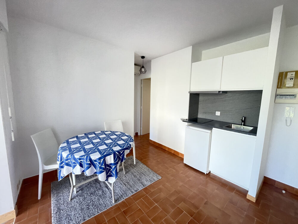 Appartement T2 + cabine. Parking.