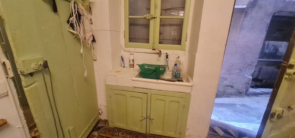 Vente Maison Maison de ville - à rénover entièrement - tout à l'égout - 4 niveaux dont garage et pièces voûtées - bon toit Largentiere