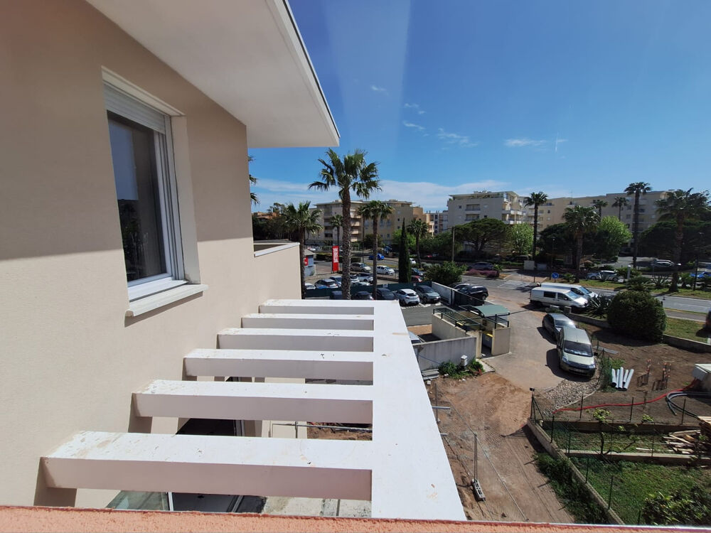 Vente Appartement Fréjus T4 Récent de 77,62 m2 dernier étage  à 300m de la mer avec garage Frejus