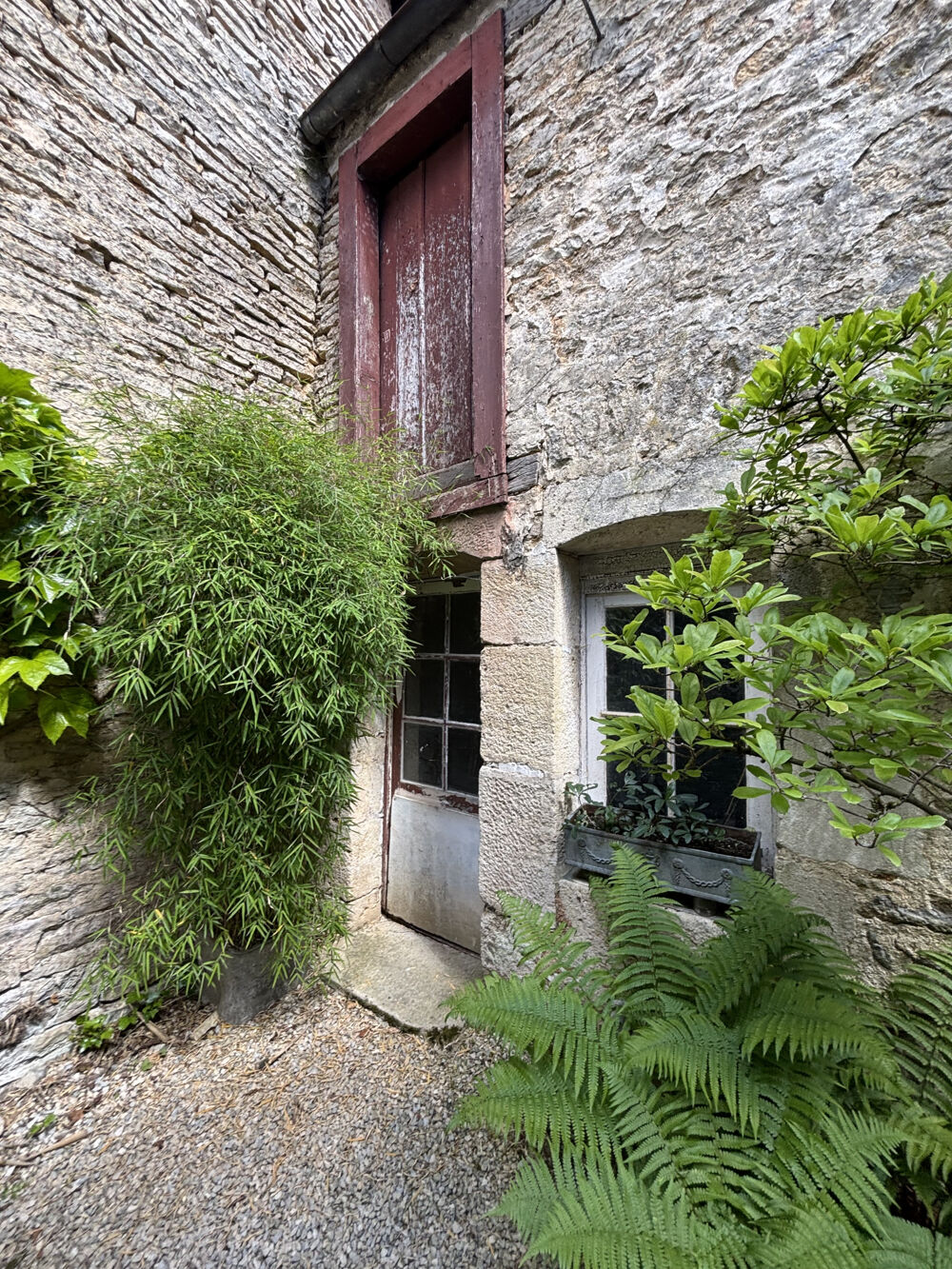 CHATILLON SUR SEINE (21) : belle propriété de 110m2 de 1823 avec cour et dépendances dans un quartier histo