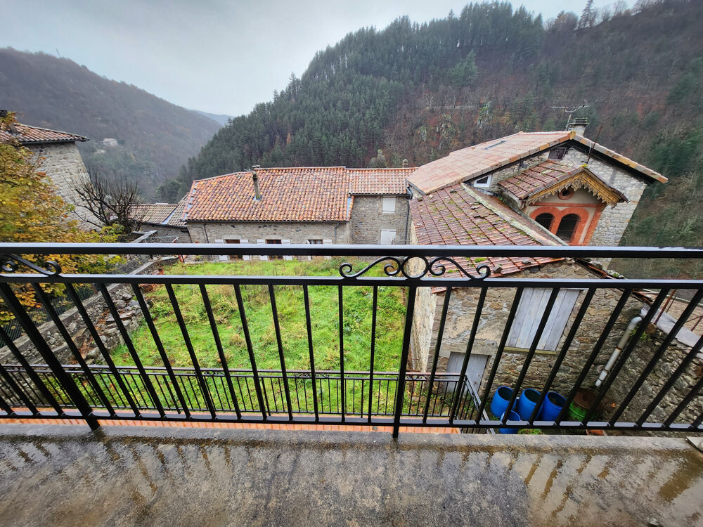 Vente Maison Maison de village en pierre - avec balcons, terrasses et jardin - vue sur la place - dépendances Antraigues sur volane