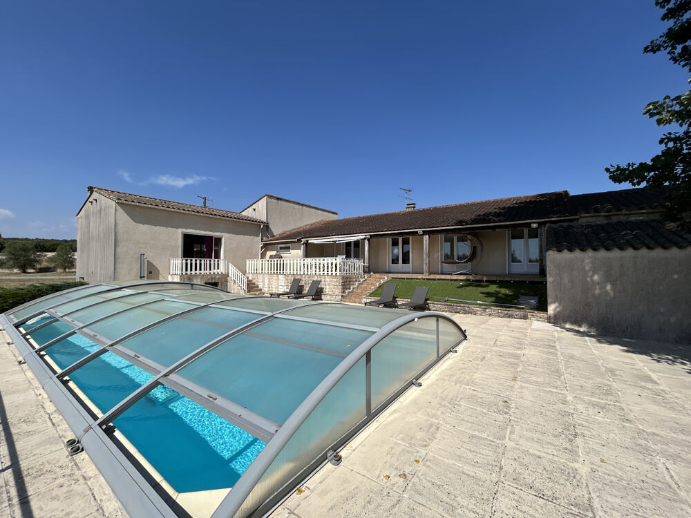 Belle villa avec piscine couverte sur 6.500m2 du terrain