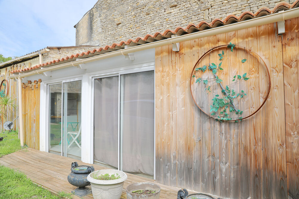 � vendre  Propri�t�/ch�teau Benon (17170)