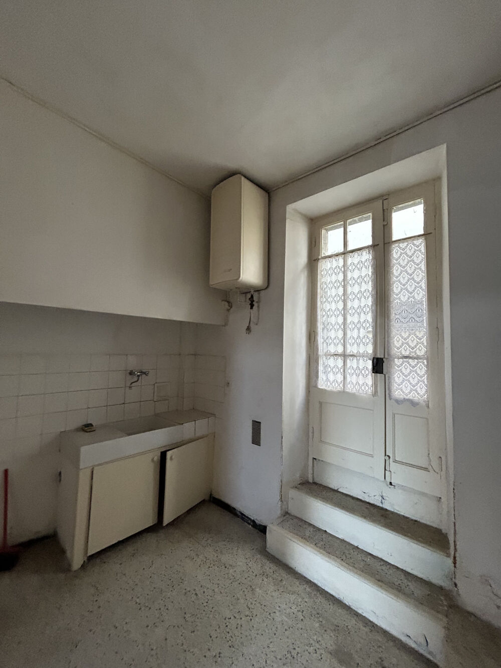Sur la Promenade à Alzonne, maison de village de 65m2 à rénover.
