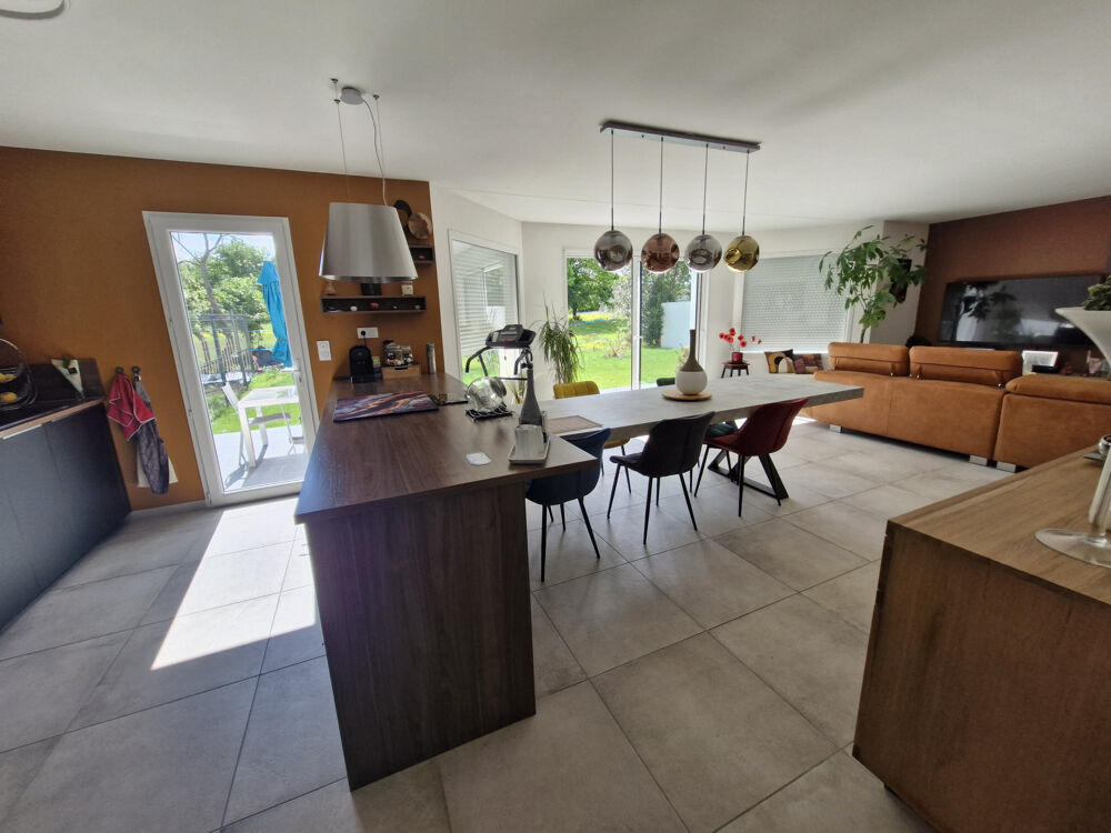 Maison 4 pièces : 108 m2 située sur la commune de Semussac