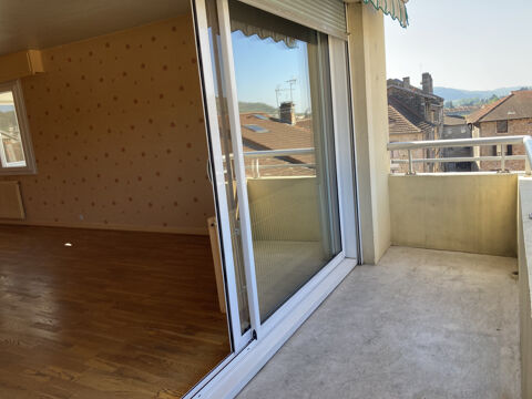   LAGNIEU Centre-ville - Appartement T3 de 90 m2 au 3me et dernier tage avec balcon dans petite coproprit 