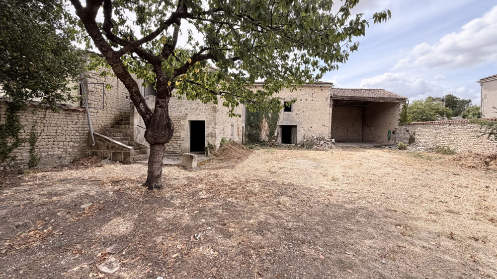 Propriété charentaise à rénover