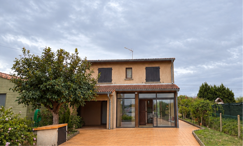 Maison avec jardin et garage