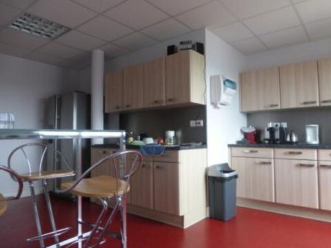   SUPERBES BUREAUX NEUFS A LOUER EN ZONE FRANCHE DE BEAUVAIS OFFRANT AVANTAGES FISCAUX INTERESSANTS 
