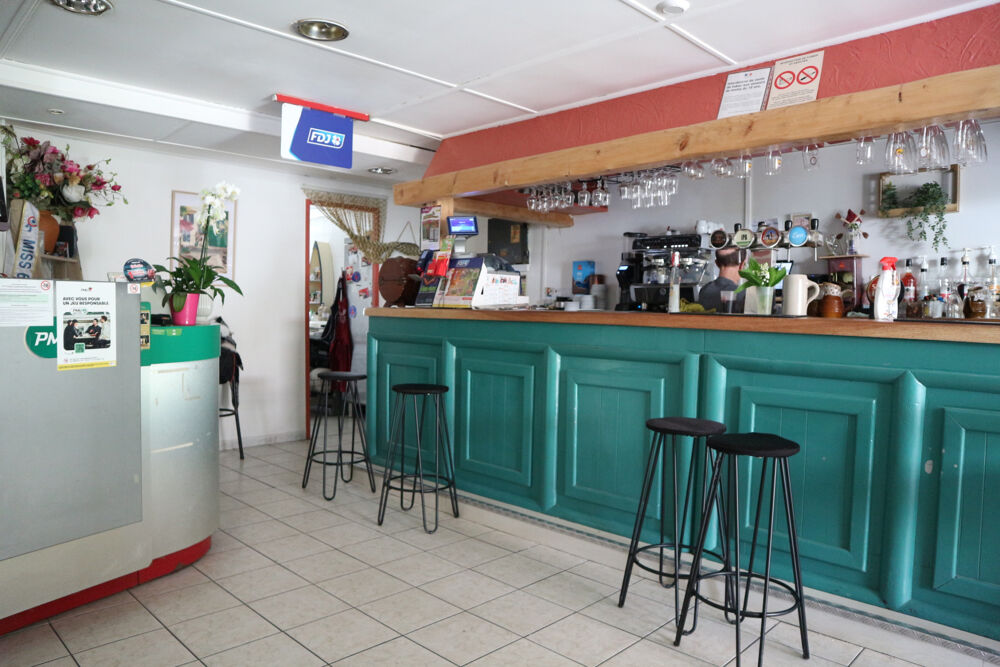 EN EXCLUSIVITE, DANS LE CENTRE DE LA JARRIE. UN ENSEMBLE IMMOBILIER AVEC MURS ET FONDS DE COMMERCE DE 130 M2 S