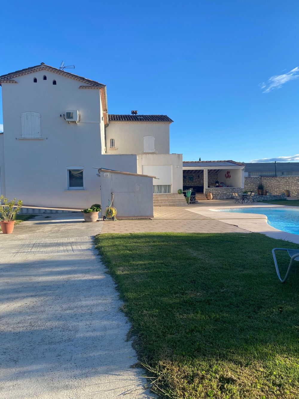 Maison familiale avec piscine sur 1 800 m2