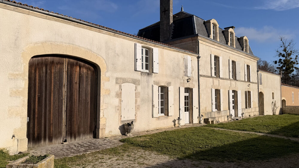 � vendre  Propri�t�/ch�teau Saint-Jean-d'Ang�ly (17400)