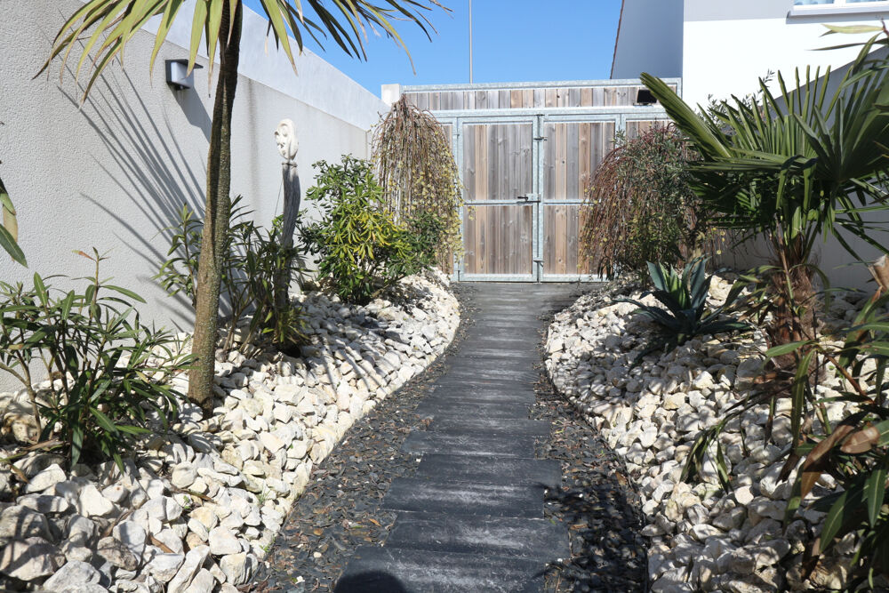 � vendre  Propri�t�/ch�teau La Rochelle (17000)