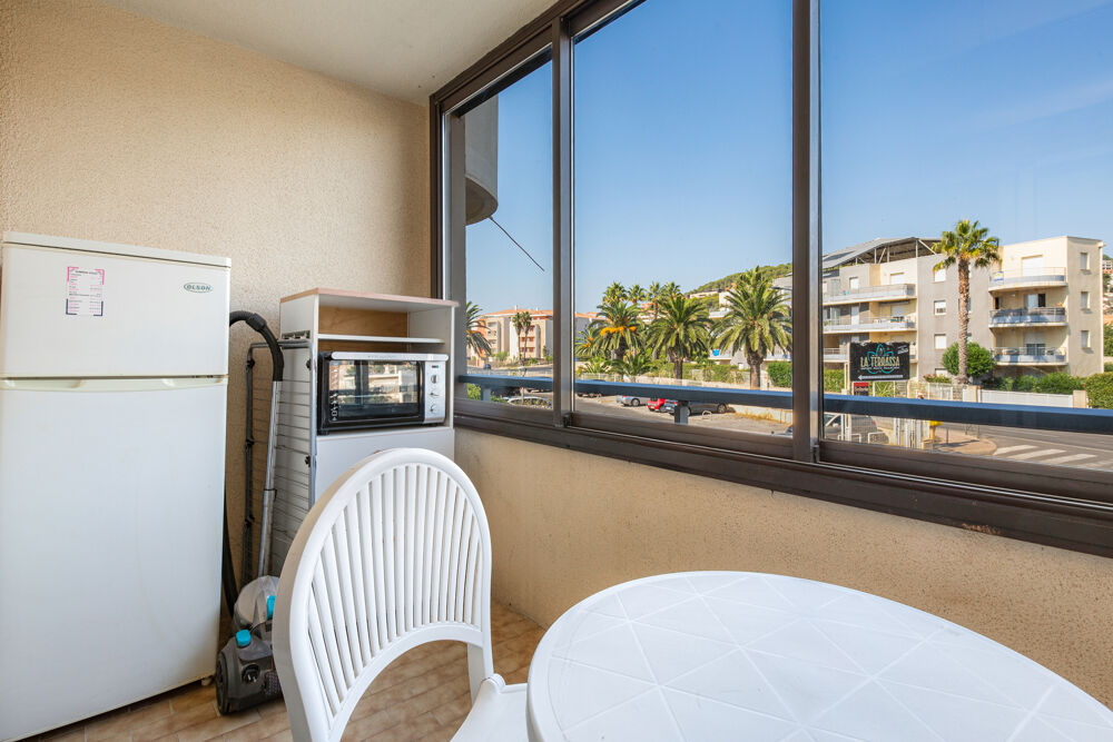 VENTE STUDIO CABINE + PARKING AUX QUILLES A SETE