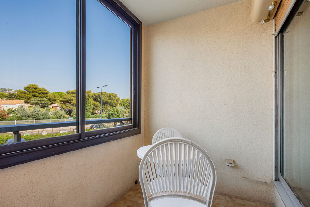 VENTE STUDIO CABINE + PARKING AUX QUILLES A SETE