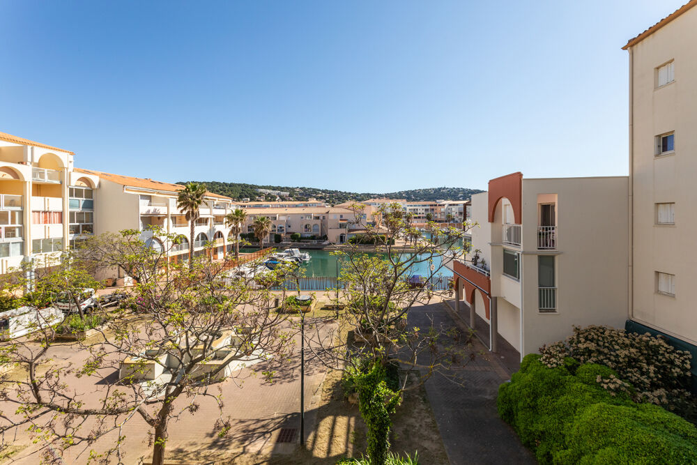 VENTE TYPE 2 CABINE REAMENAGE + PARKING AUX QUILLES A SETE