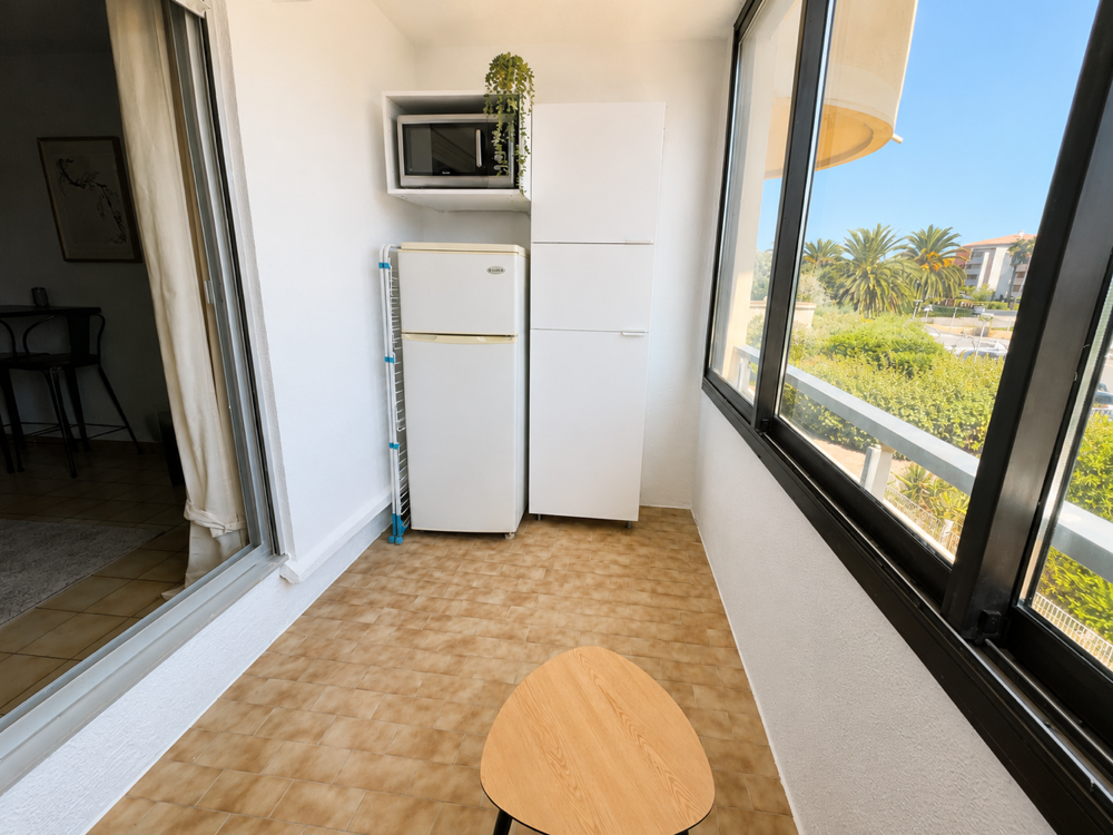 VENTE STUDIO CABINE + PARKING AUX QUILLES A SETE